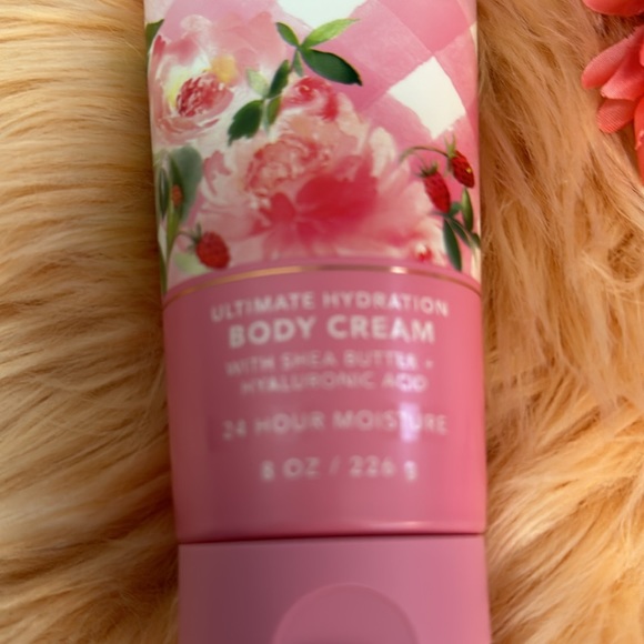 Gingham Gorgeous Scented Body Cream 8oz Bath & Body Works NEW! - Picture 3 of 3